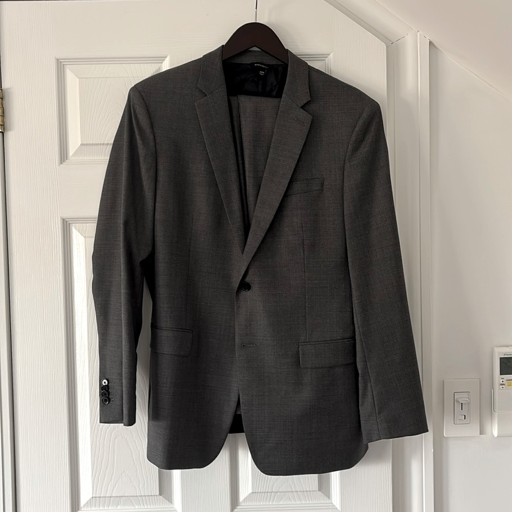 Grey Banana Republic suit - like new